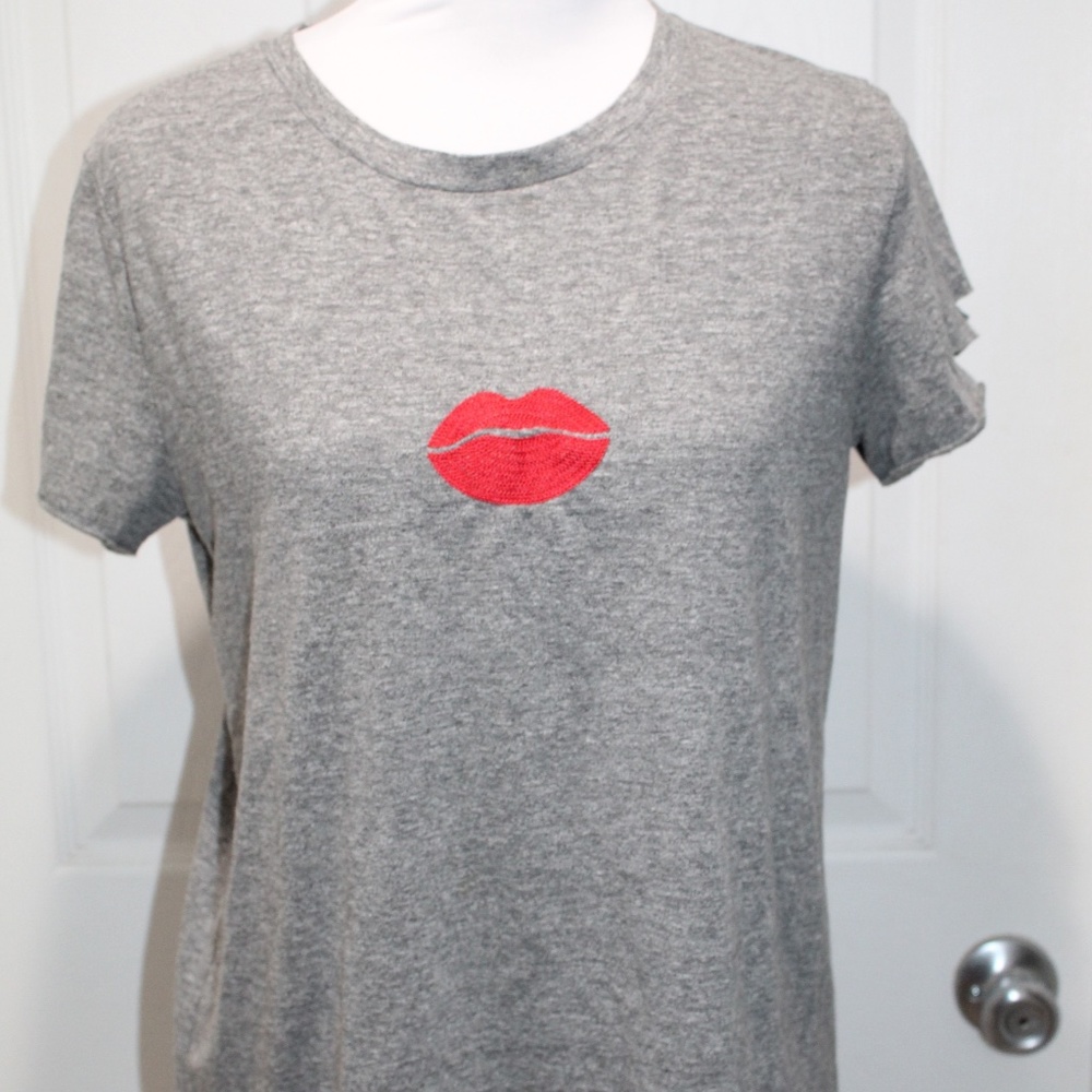 WILDFOX COUTURE KISSING RED LIPS SHIRT SIZE S GRAY HEATHERED LOVE TRI BLEND
